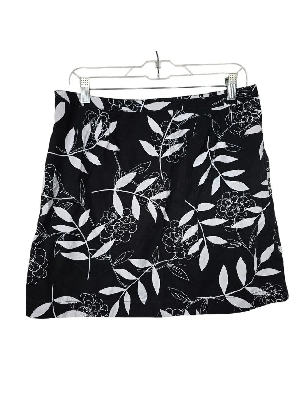Ann Taylor LOFT Black White Floral Leaves Side Zip Skirt Petites 12P